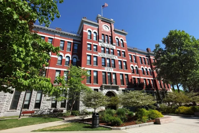 New Study: Business As Usual Could Doom Dozens Of New England Colleges